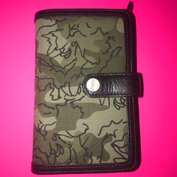 Carhartt Other - CARHARTT WALLET!!